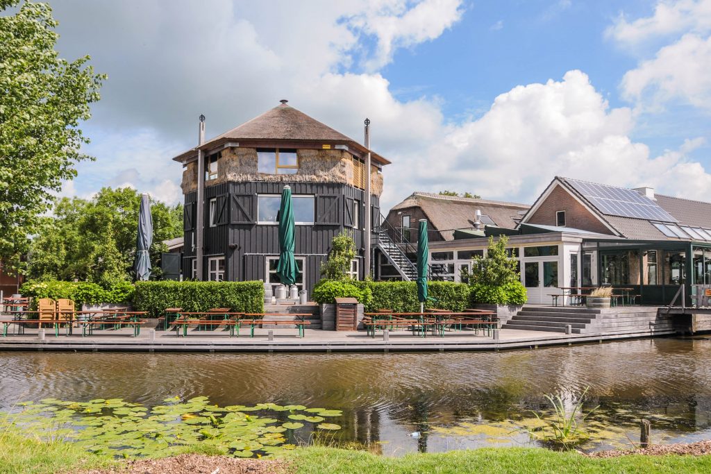 Boerderij de Boerinn vanaf het water