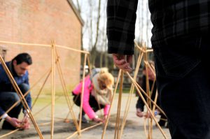 Bamboe bouwen bij Boerderij De Boerinn