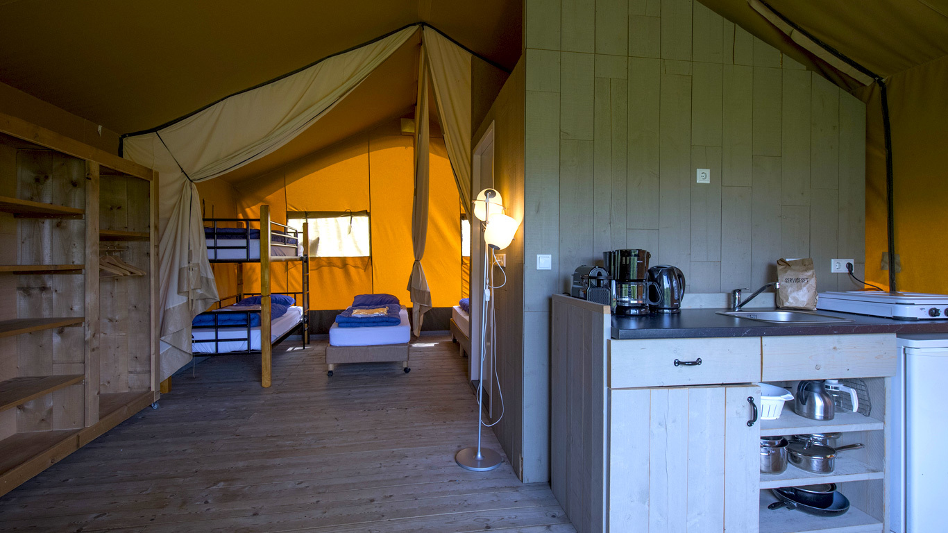 Binnen in de safaritent | Boerderij De Boerinn