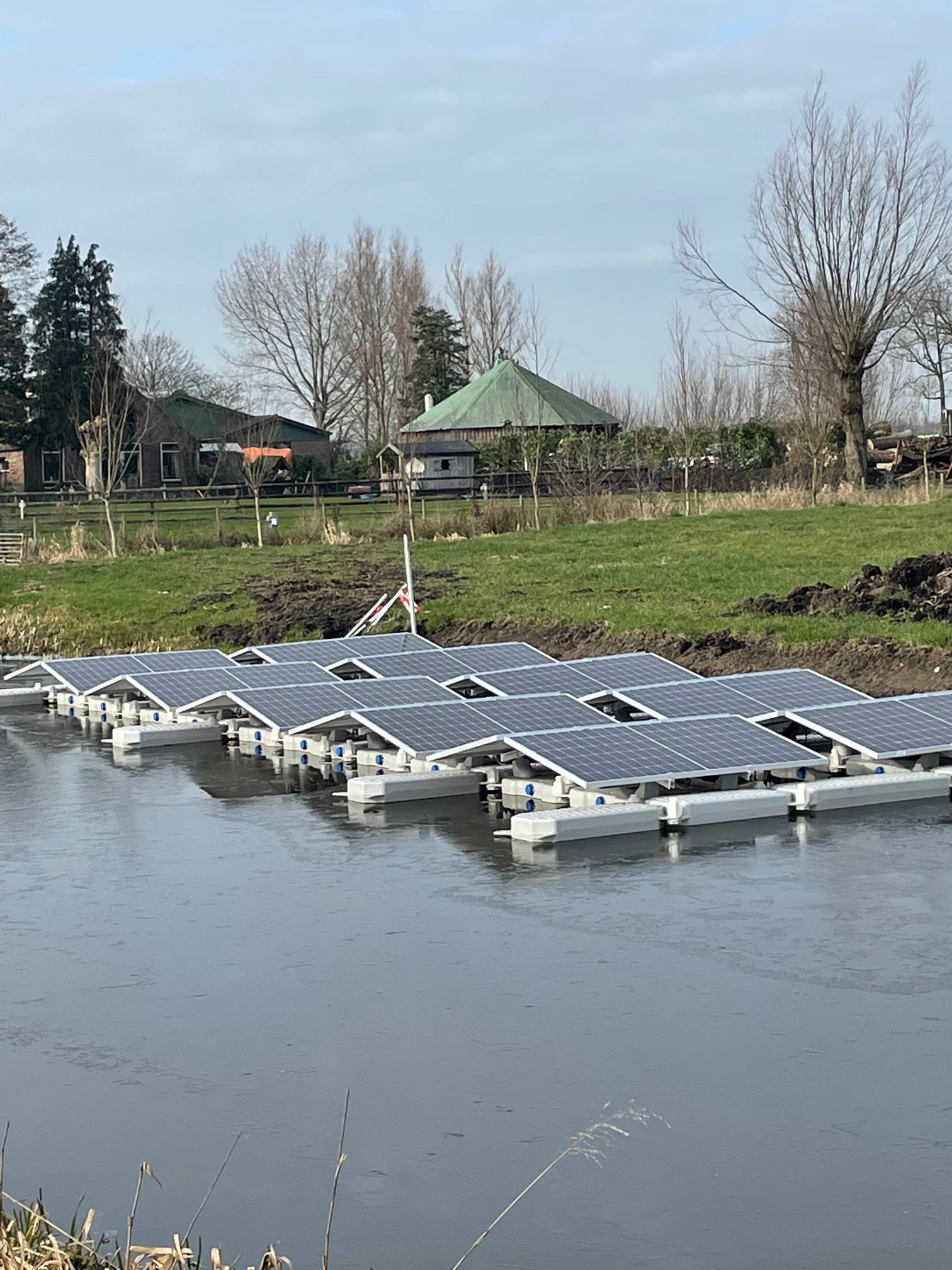 Zonnepanelen op het water | Boerderij De Boerinn