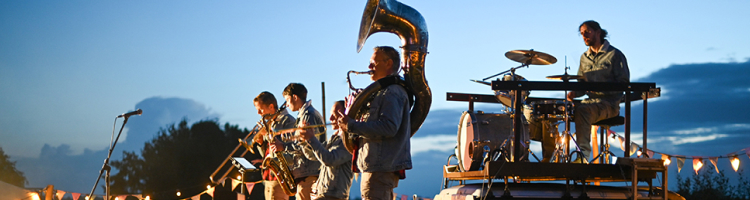 Muziek - Smalle Banner Boerderij De Boerinn